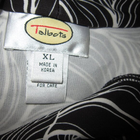 Talbots XL Stretch Top Blouse Shirt Floral Print Pleated V-Neck Black White SS - Picture 3 of 3